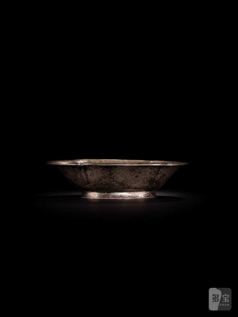 唐　局部銀鎏金鹿紋海棠碟 | A PARCEL-GILT SILVER 'DEER' LOBED DISH - 图6